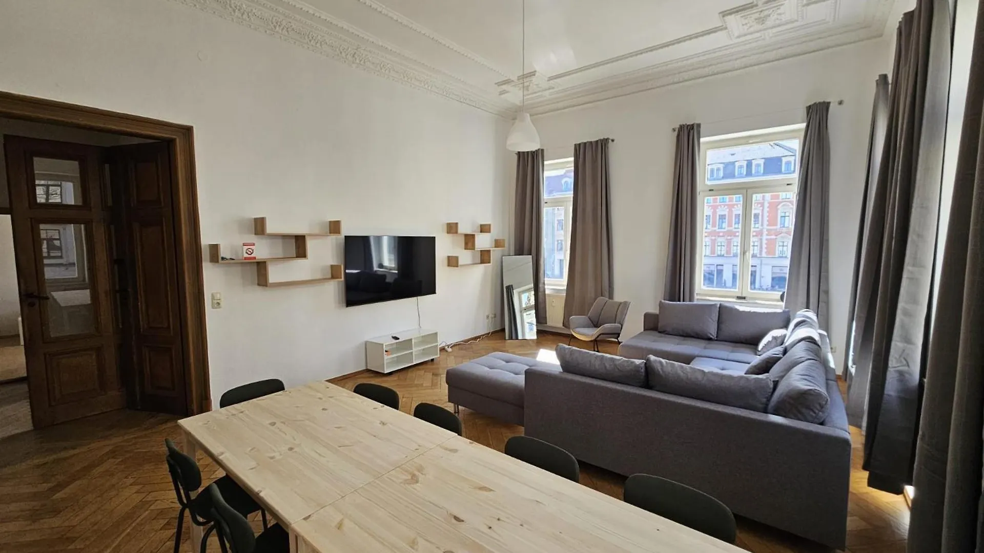 Apartman Sehr Grosse Unterkunft Mit 6 Schlafzimmern, Kueche, Bad Und Grossem Wohnzimmer Im Herzen Von Lipcse